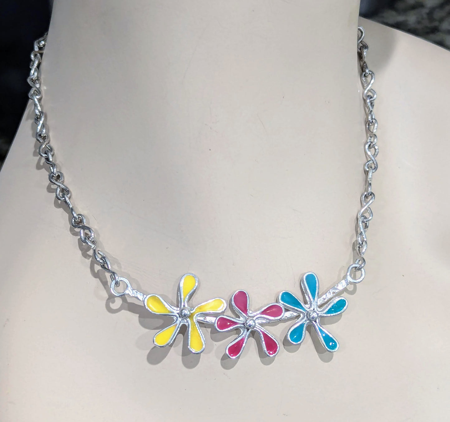 Nano ceramic colorful 3 flower necklace